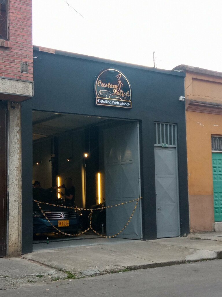 Auto cleaning Custompolish. co, Bogota, photo