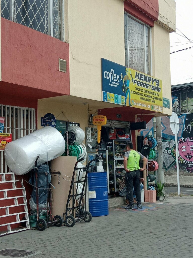 Construction tools Henrys Ferreteria, Bogota, photo