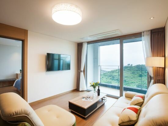 Фото You Us Hotel