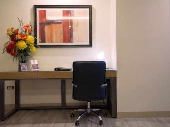 Фото Ironwood Hotel