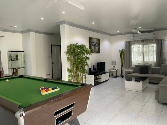 Hotel Private Pool With Jacuzzi & Kids Pool @ Royal Park, Pattaya, photo