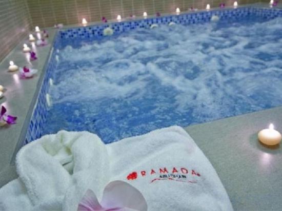 Фото Ramada by Wyndham Abu Dhabi Corniche