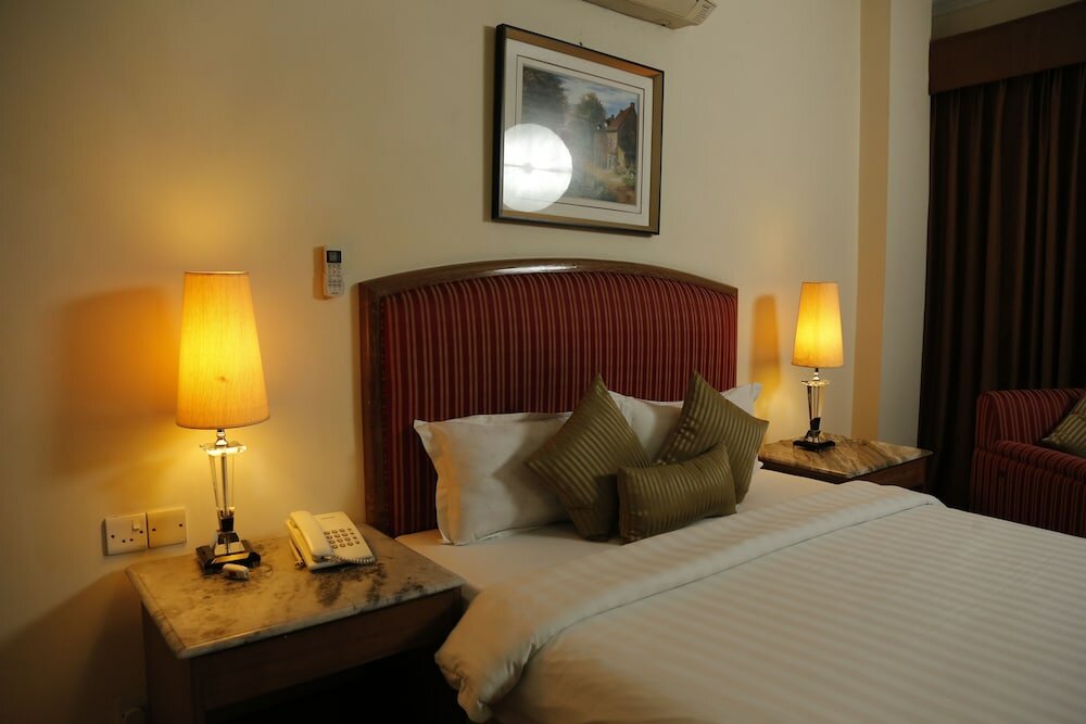 Фото Hotel Swiss Garden