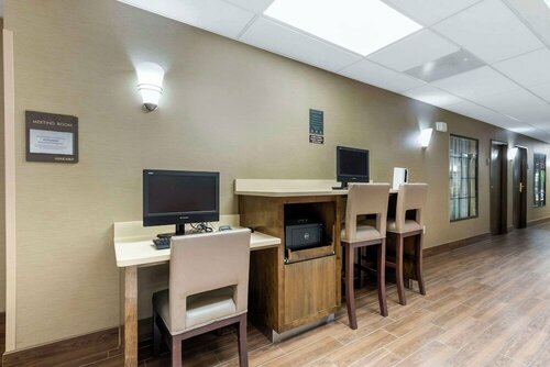 Гостиница Comfort Suites Near Potomac Mills в Вудбридже
