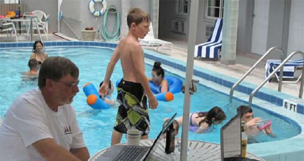 Фото Camelot Beach Suites