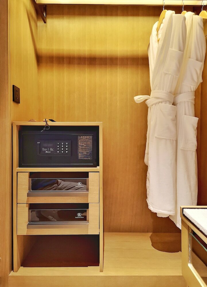 Фото Ramada Plaza Dongxing City Center