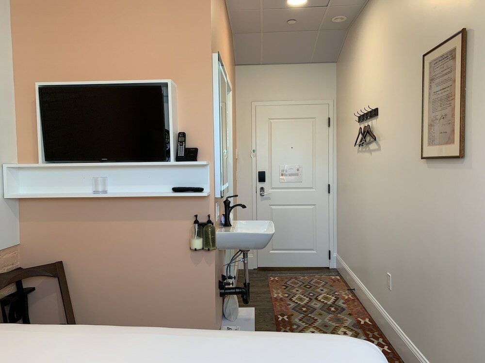 Фото The Cabot Lodge