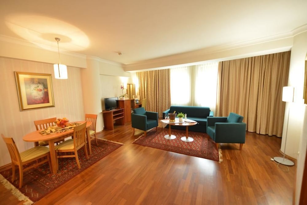 Фото Hotel Karpos