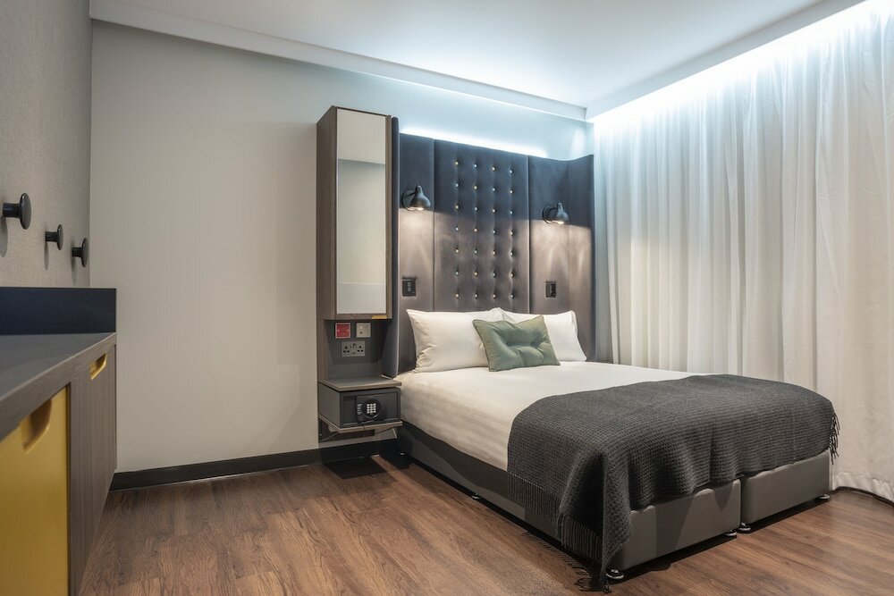 Фото Point A Kensington Olympia