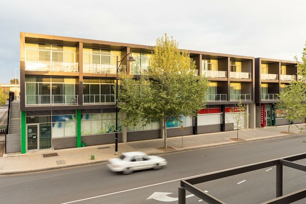 Фото Mawson Lakes Hotel & Function Centre