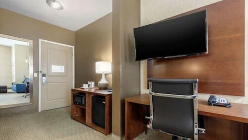 Гостиница Comfort Suites Near City of Industry - Los Angeles в Вест Ковине