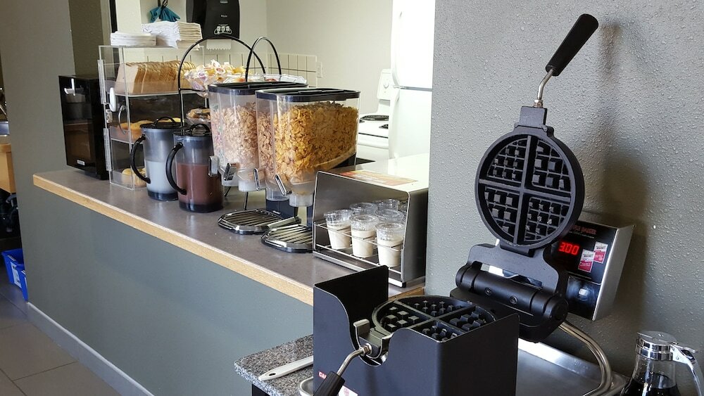 Фото SureStay Plus Hotel by Best Western Lethbridge