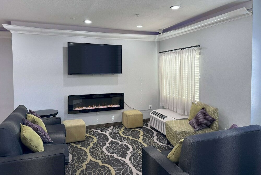 Фото La Quinta Inn & Suites by Wyndham Tulare