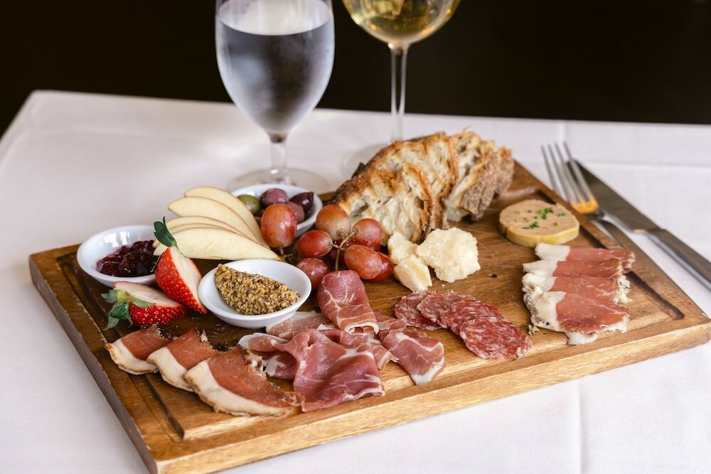 Фото Crabtree's Kittle House Restaurant & Inn