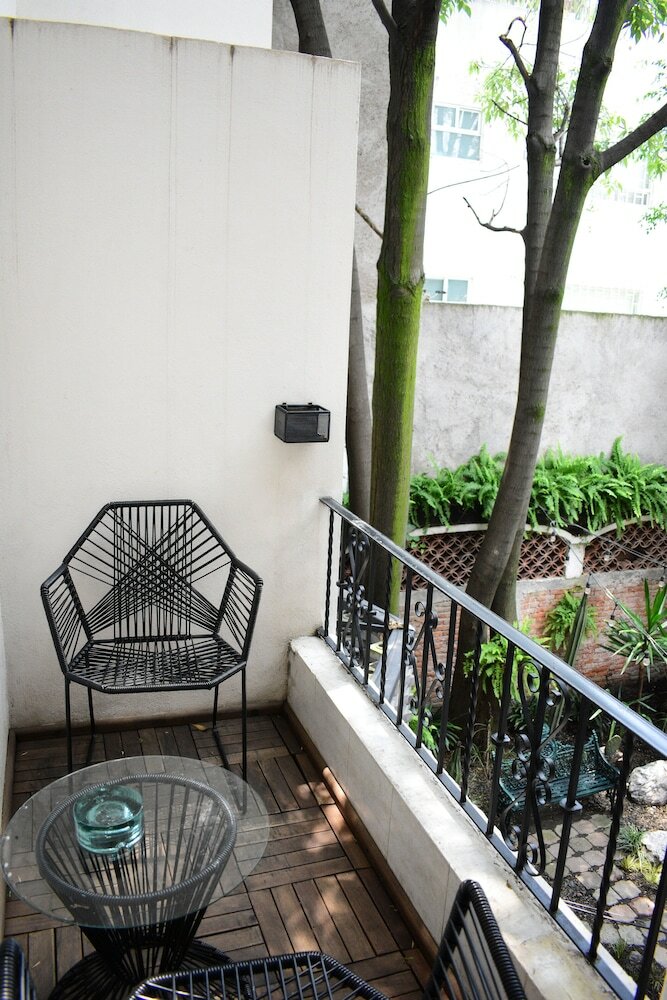 Фото Pug Seal Polanco Allan Poe