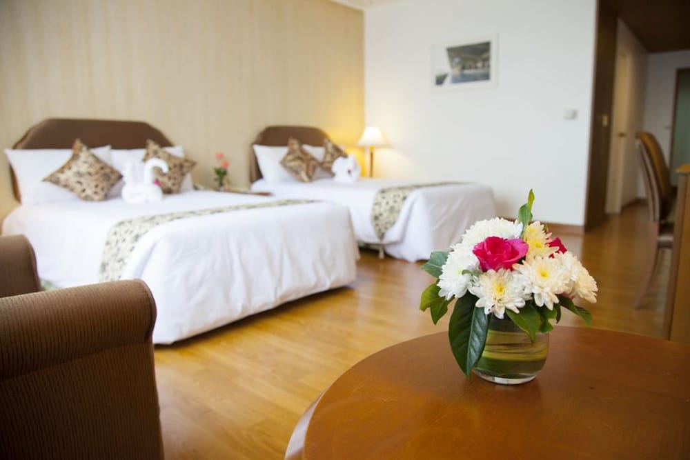 Фото Thumrin Thana Hotel