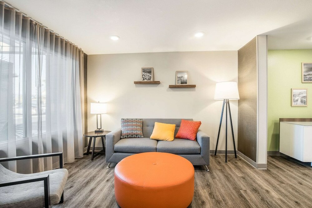 Фото WoodSpring Suites Colton