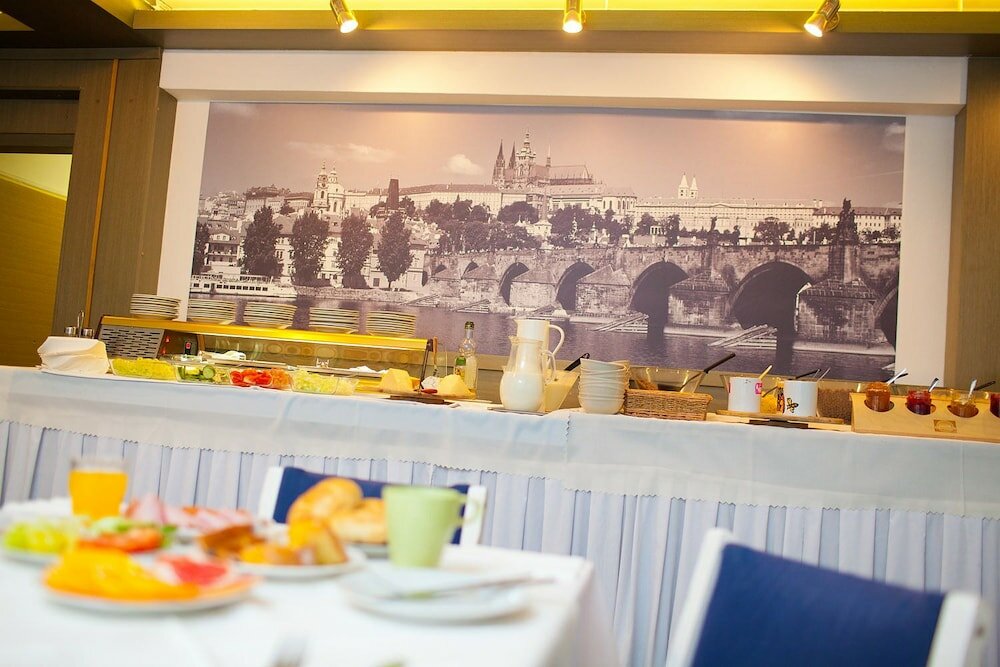 Фото Hotel Charles Central