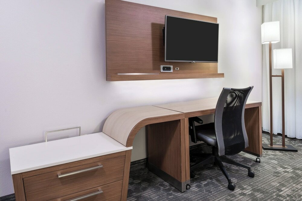 Фото Courtyard by Marriott Lafayette Airport
