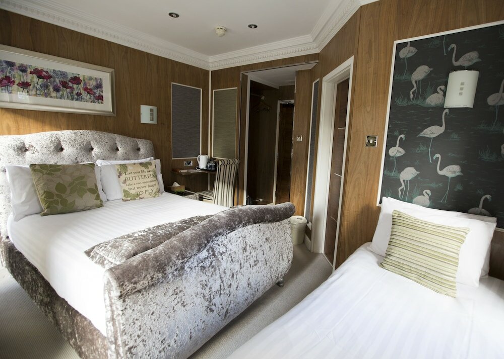 Фото Cheshire Hotel Central London