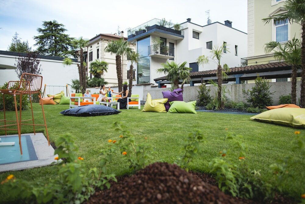 Фото Holiday IV Gardan