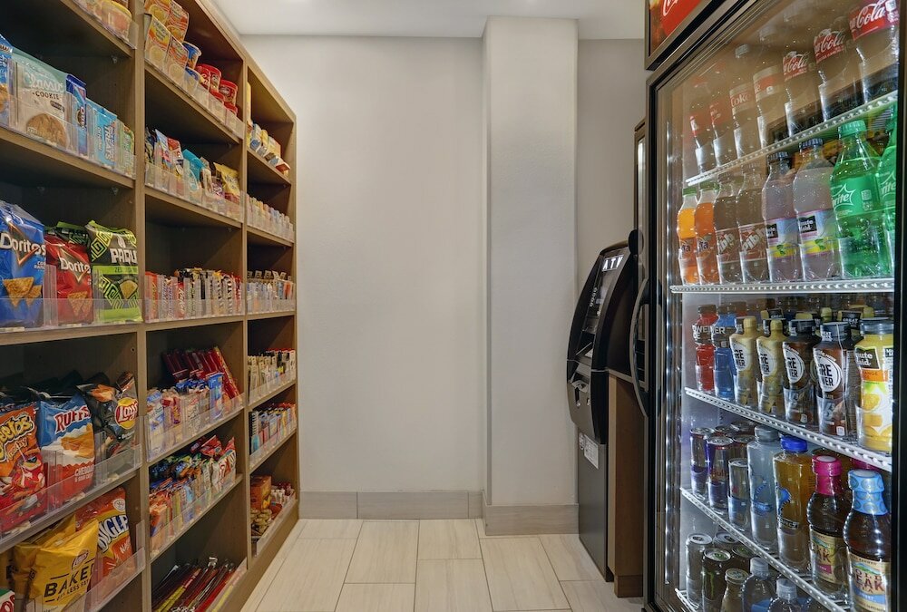 Фото Holiday Inn Express & Suites Lenexa - Overland Park Area, an Ihg Hotel