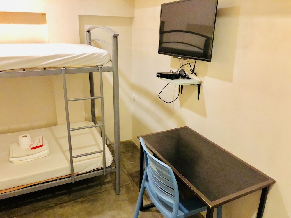 Фото Hometown Hotel Bacolod - Lacson