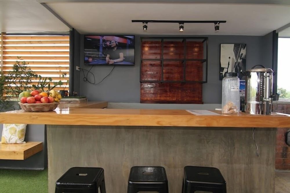 Фото Aliria Bed and Breakfast