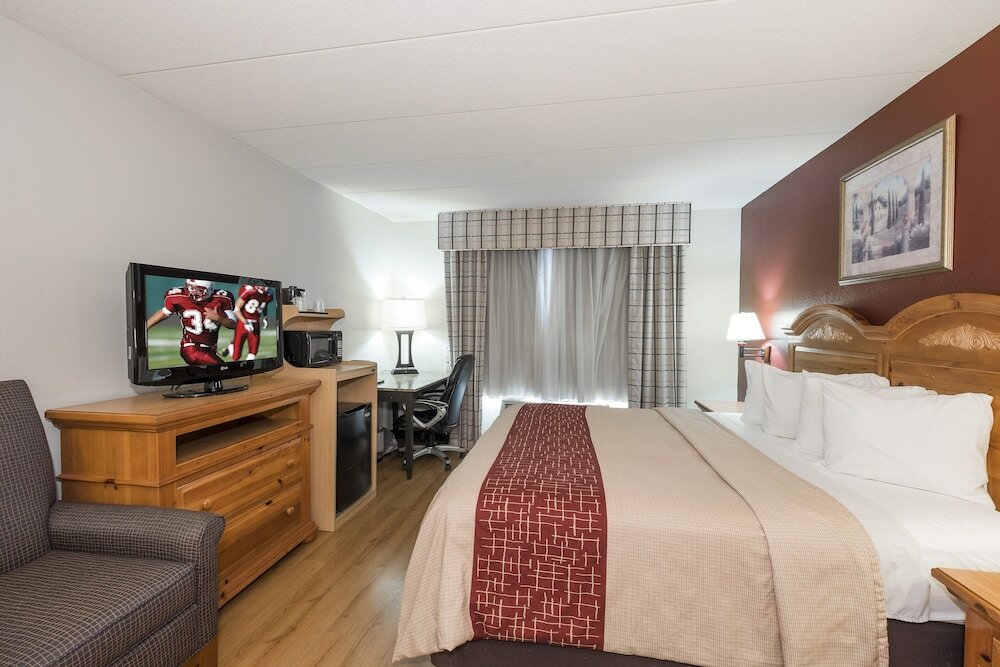 Фото Red Roof Inn & Suites Stafford