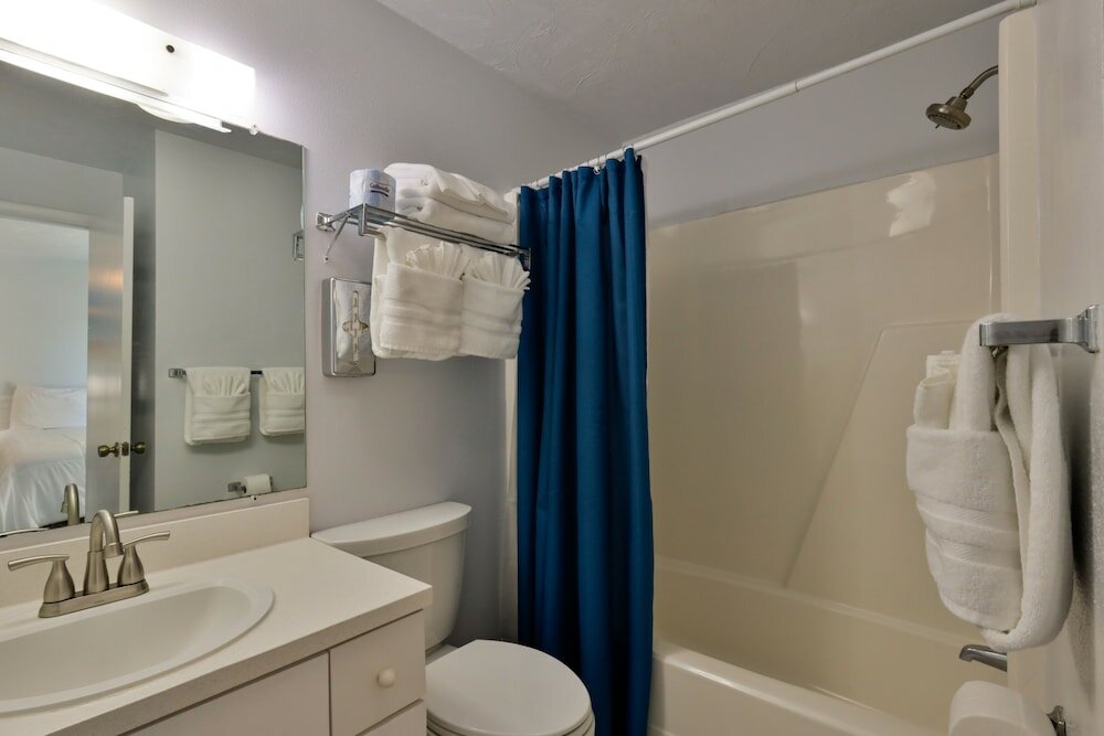 Фото Coastal Waters Inn