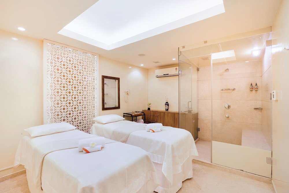 Фото Lemon Tree Premier, Ulsoor Lake, Bengaluru