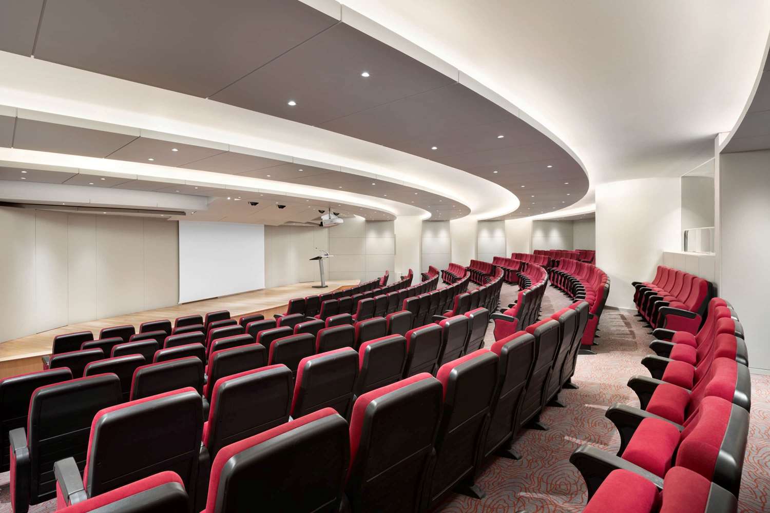 Фото Ramada by Wyndham Lisbon