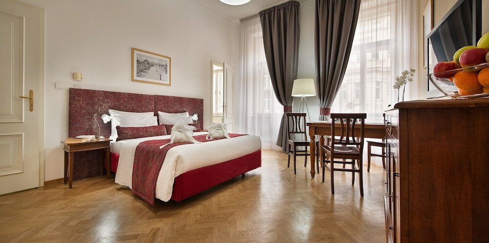 Фото Hotel Suite Home Prague