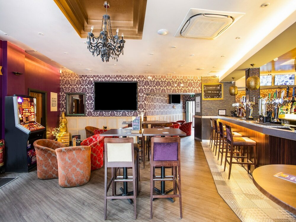 Фото Oyo The Arch, Wembly Stadium