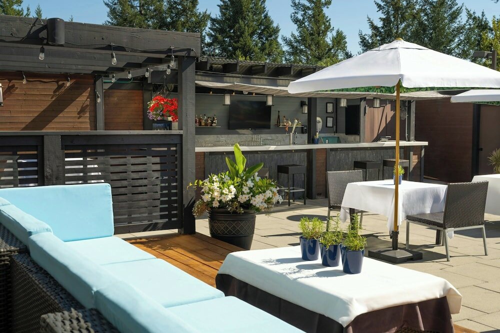 Фото Four Points by Sheraton Victoria Gateway