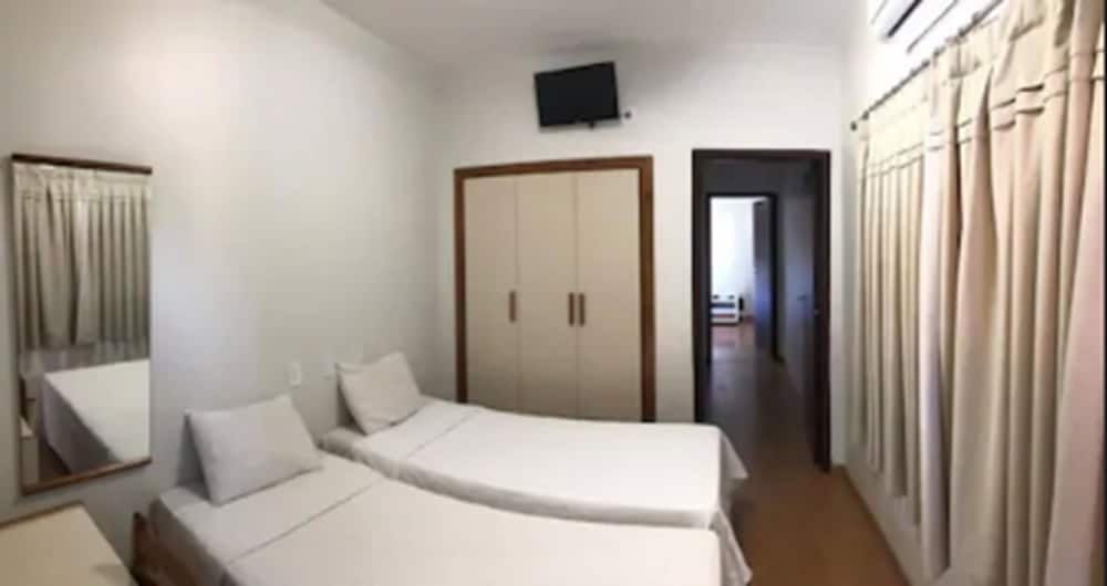 Фото Alphonsus Hotel