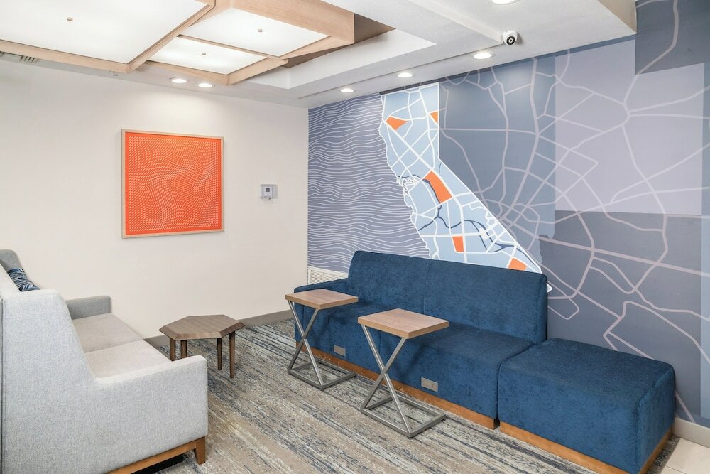 Фото Holiday Inn Express & Suites San Diego Otay Mesa