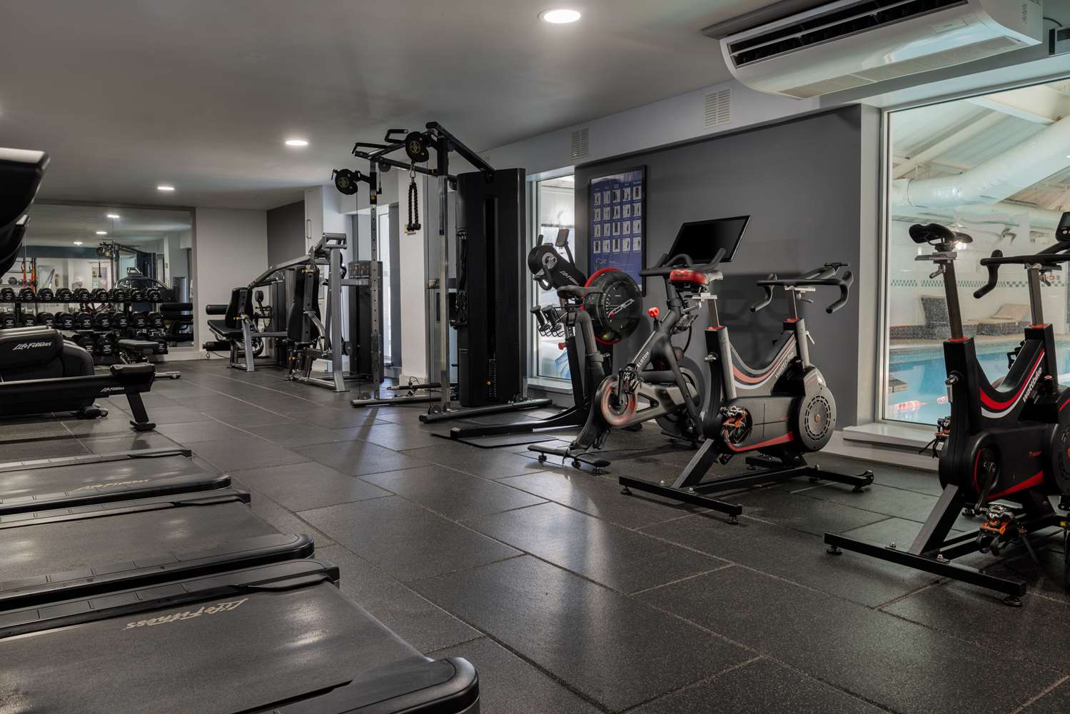 Фото DoubleTree by Hilton Bristol North