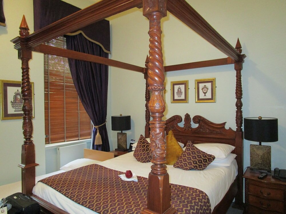 Фото Twenty Nevern Square Hotel