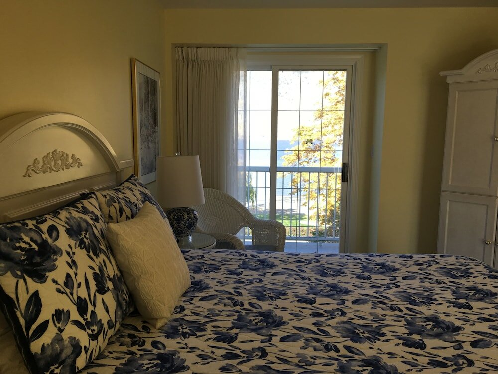 Фото Lakeside Country Inn