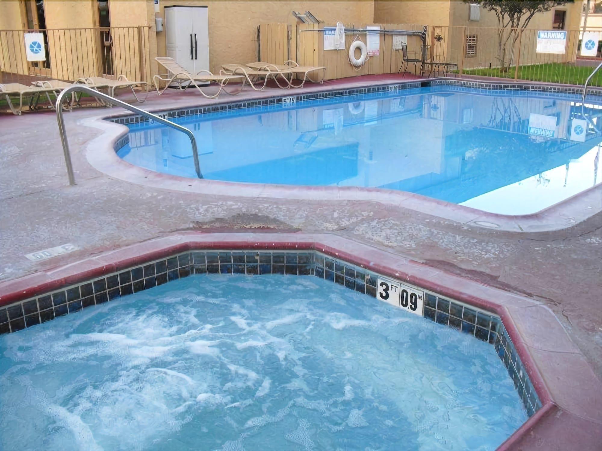 Фото Homegate Studios & Suites San Antonio Fiesta Park