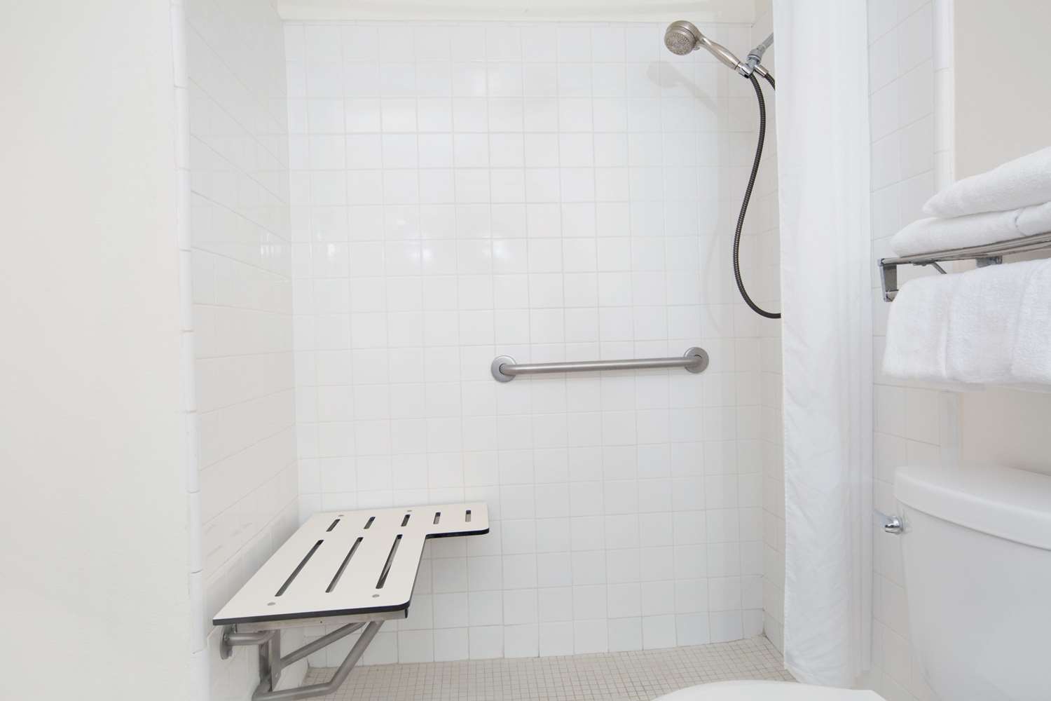 Фото Howard Johnson by Wyndham Torrance