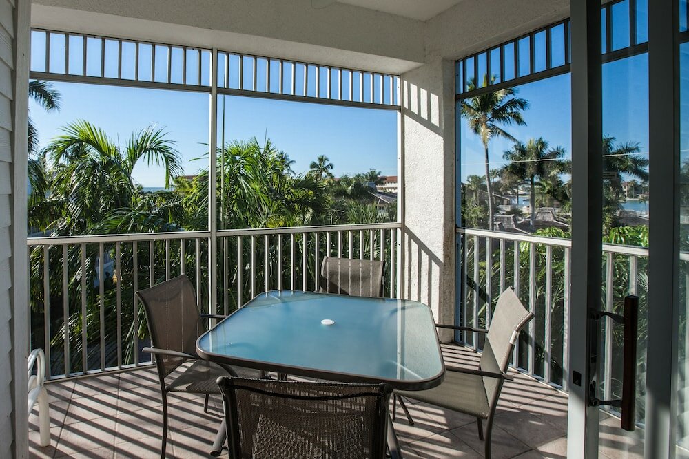 Фото Olde Marco Island Inn and Suites