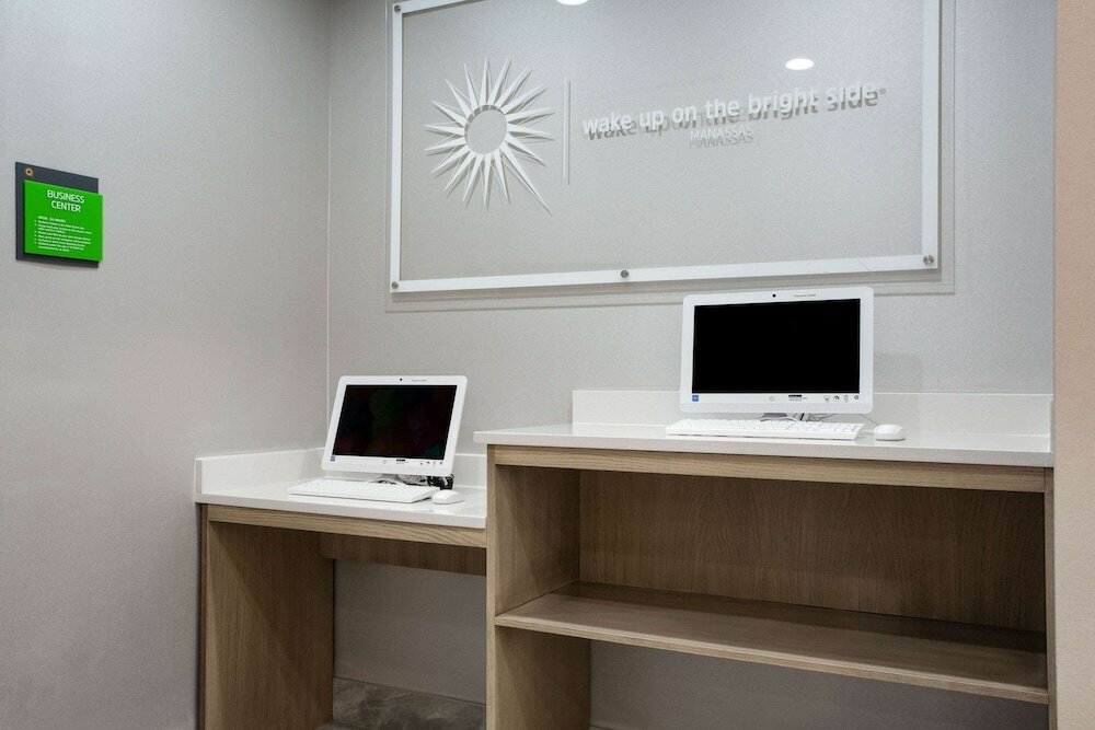 Фото La Quinta Inn & Suites by Wyndham Manassas Va-Dulles Airport