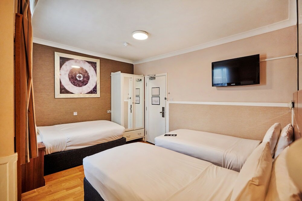 Фото Huttons Hotel