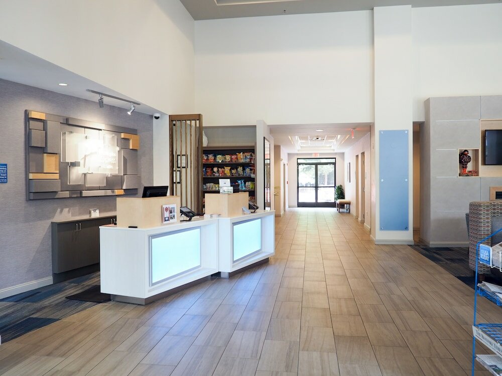 Фото Holiday Inn Express & Suites Blacksburg - University Area, an Ihg Hotel