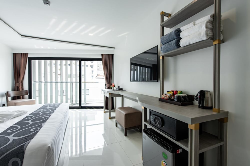 Фото Blackwoods Hotel Pattaya