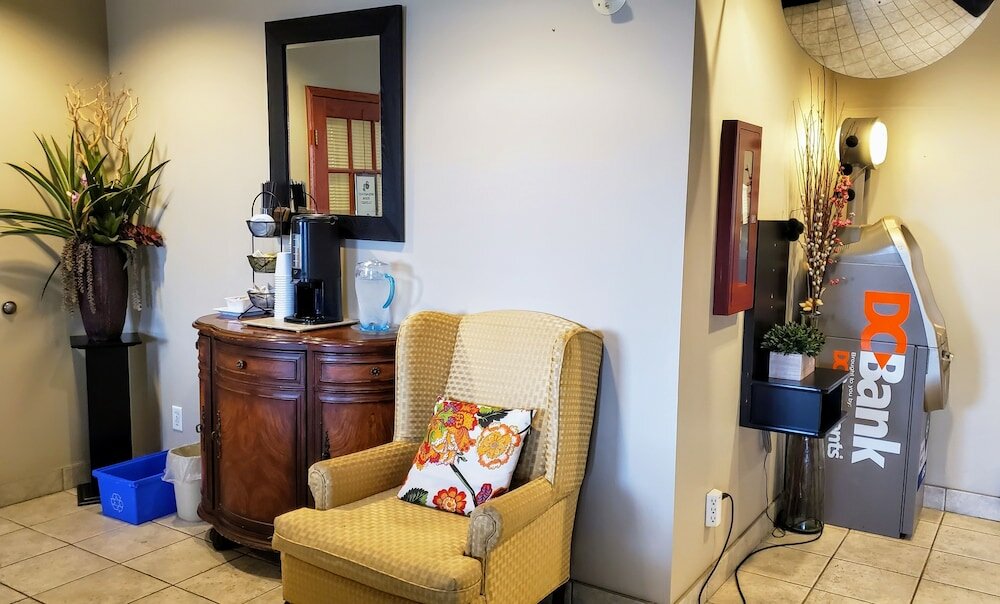 Фото Travelodge by Wyndham Stony Plain