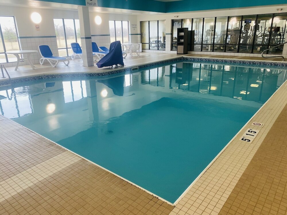 Фото Holiday Inn Express & Suites Detroit North - Troy, an Ihg Hotel