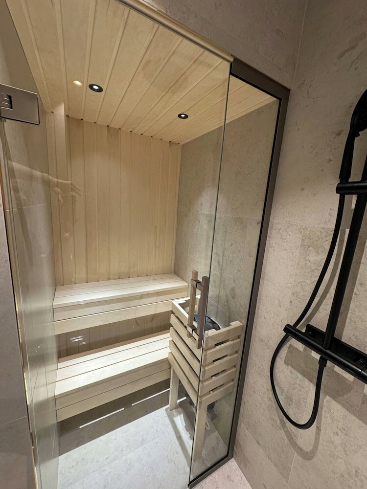 Фото Crystal Plaza Hotel